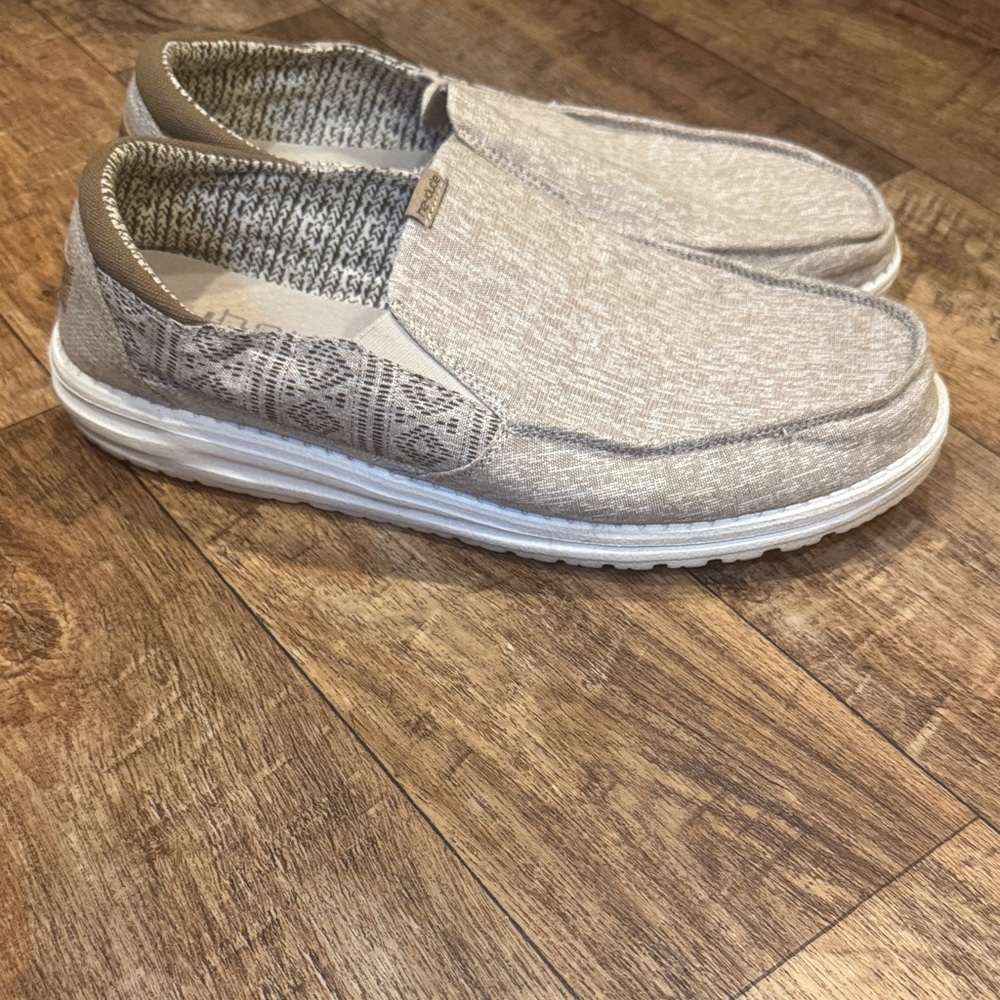 Casual Slip-On Loafers in Beige and White